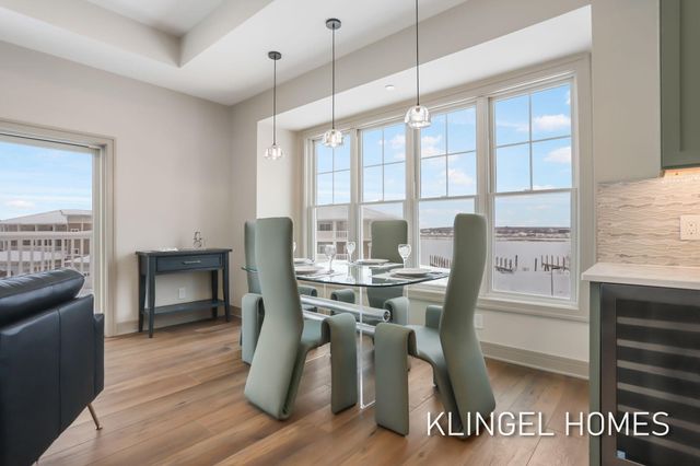 930 W Savidge Street 12, Spring Lake Vllg, MI 49456