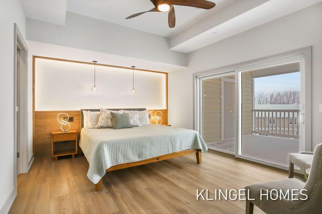 930 W Savidge Street 12, Spring Lake Vllg, MI 49456