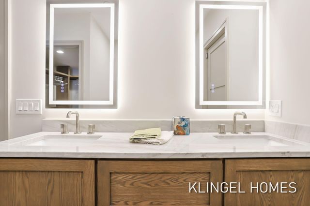 930 W Savidge Street 12, Spring Lake Vllg, MI 49456