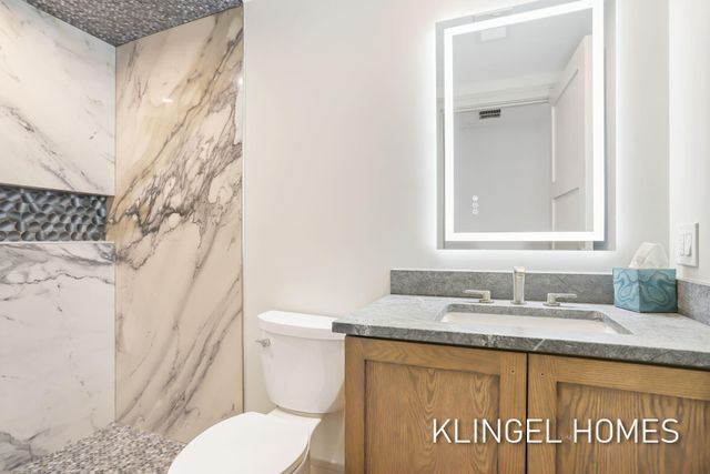 930 W Savidge Street 12, Spring Lake Vllg, MI 49456