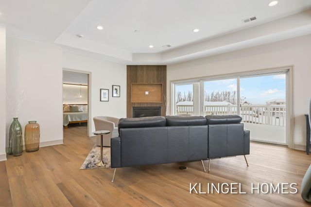 930 W Savidge Street 12, Spring Lake Vllg, MI 49456