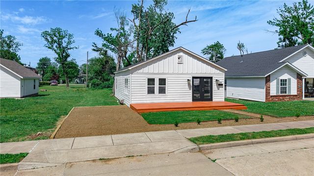 218 N 5th Street, Rogers, AR 72756