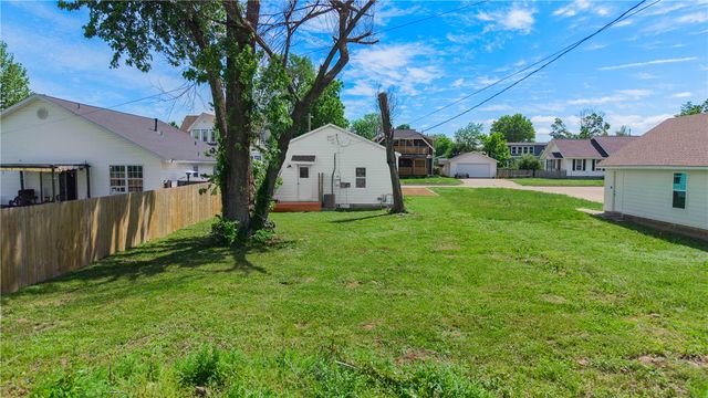 218 N 5th Street, Rogers, AR 72756
