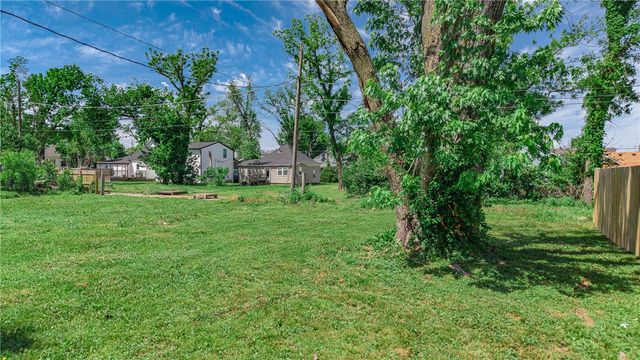 218 N 5th Street, Rogers, AR 72756