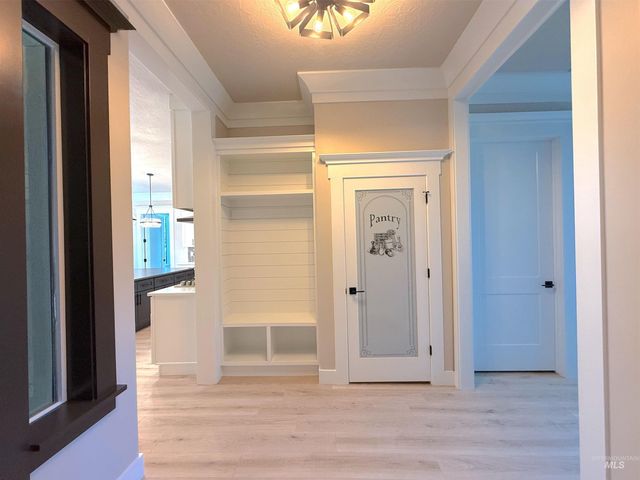 1417 E Shenandoah Dr, Boise, ID 83712