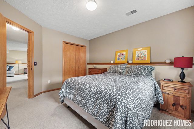 2007 Sandrel Drive NE, Grand Rapids, MI 49505