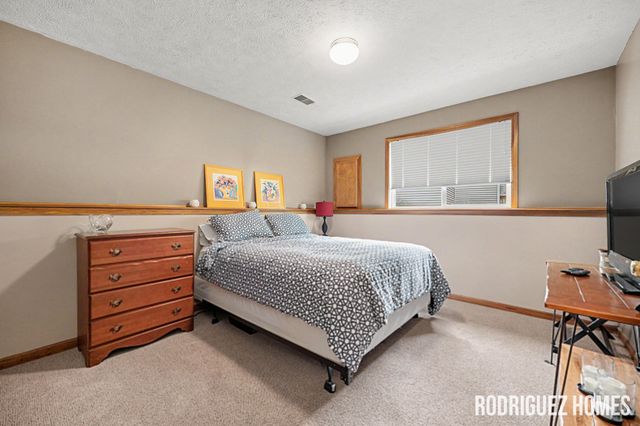 2007 Sandrel Drive NE, Grand Rapids, MI 49505