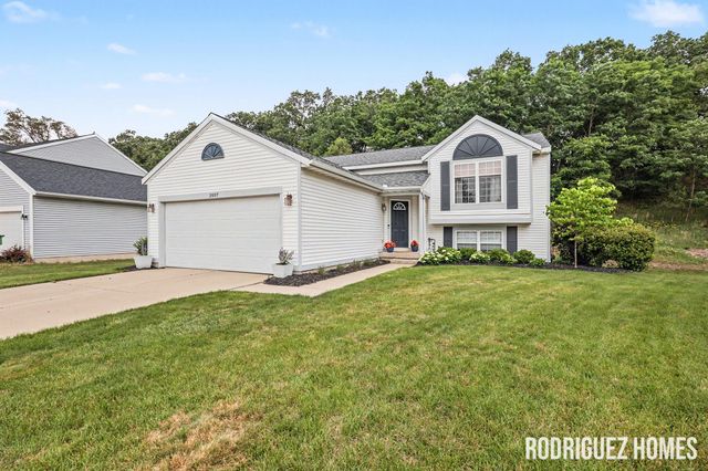 2007 Sandrel Drive NE, Grand Rapids, MI 49505