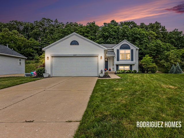 2007 Sandrel Drive NE, Grand Rapids, MI 49505