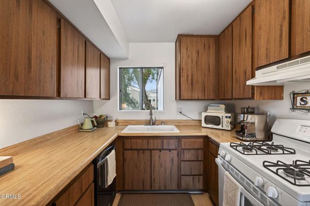 1275 Seacliff Court 2, Ventura, CA 93003