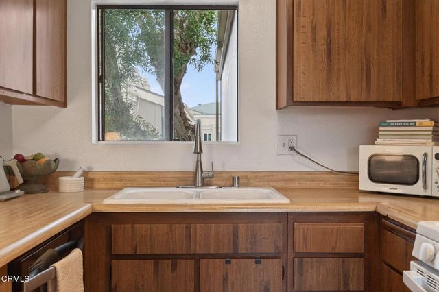 1275 Seacliff Court 2, Ventura, CA 93003