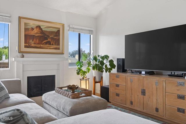 1275 Seacliff Court 2, Ventura, CA 93003