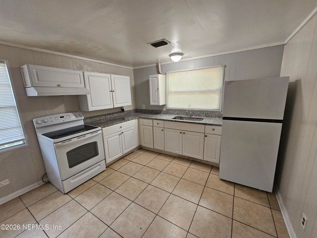 9042 7TH Avenue, Jacksonville, FL 32208