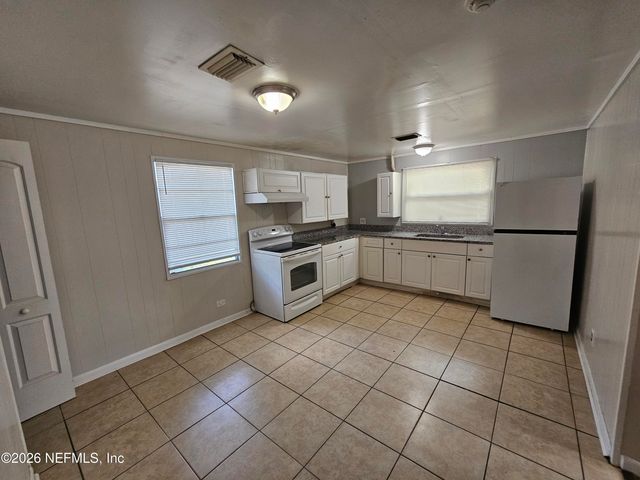 9042 7TH Avenue, Jacksonville, FL 32208