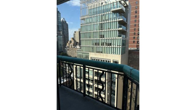 303 E 60th St Apt 18F, New York City, NY 10022