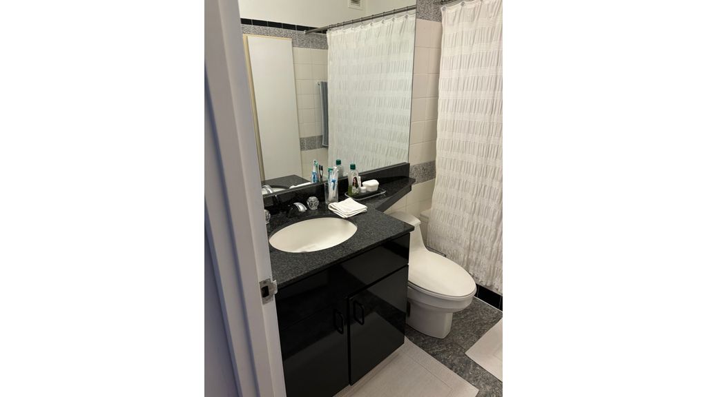 303 E 60th St Apt 18F, New York City, NY 10022