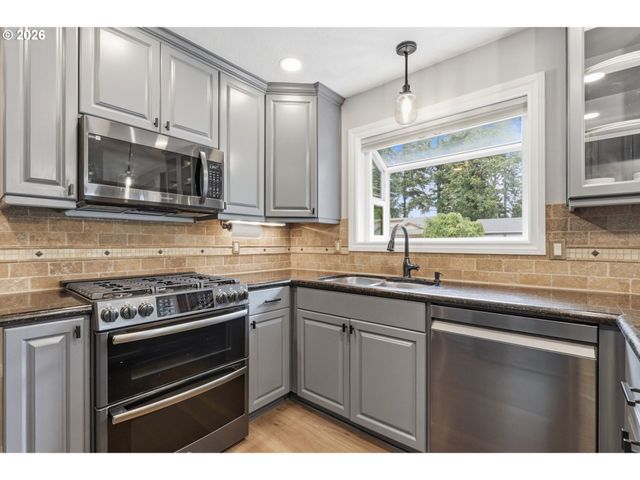 4114 Se SPRING St, Hillsboro, OR 97123