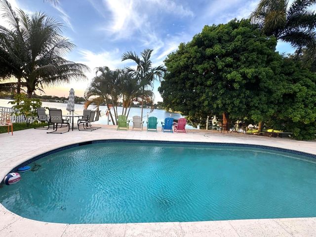 8641 NW 19th St, Pembroke Pines, FL 33024