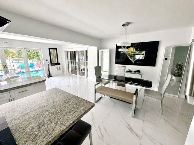 8641 NW 19th St, Pembroke Pines, FL 33024