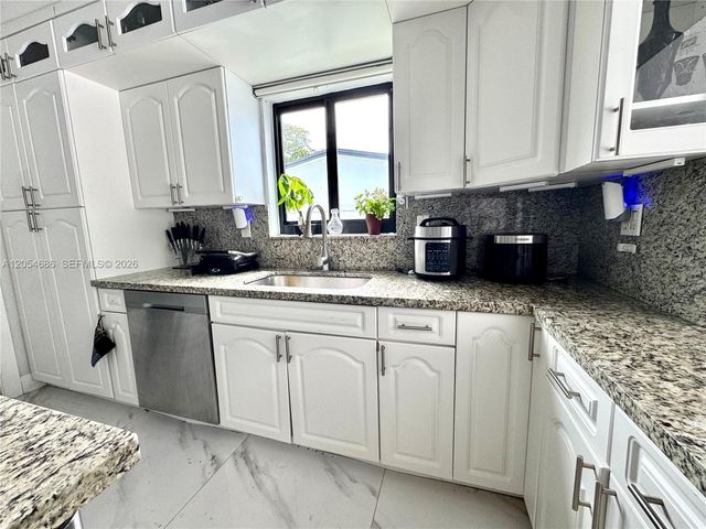 8641 NW 19th St, Pembroke Pines, FL 33024