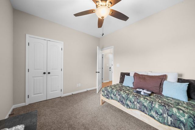 368 Barry Dr, Clarksville, TN 37040