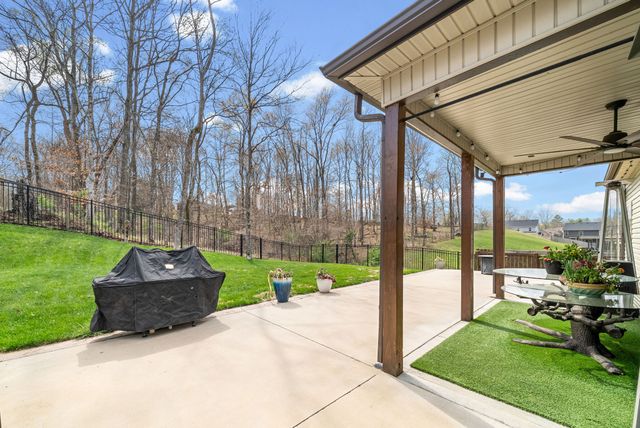 368 Barry Dr, Clarksville, TN 37040