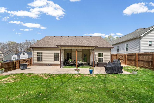 368 Barry Dr, Clarksville, TN 37040