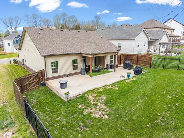 368 Barry Dr, Clarksville, TN 37040