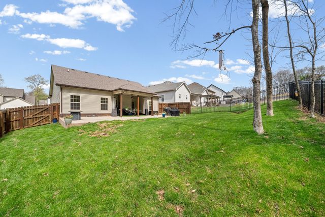 368 Barry Dr, Clarksville, TN 37040