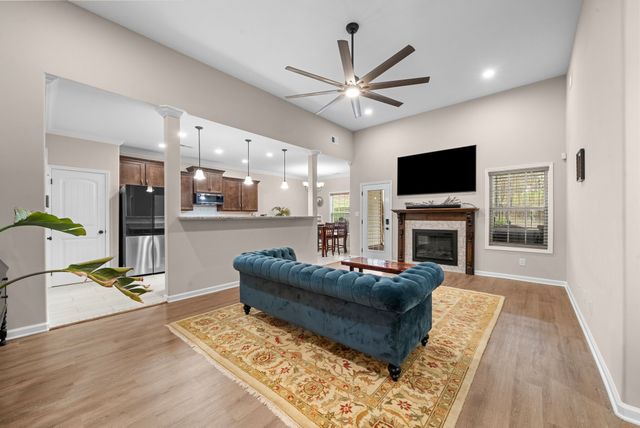 368 Barry Dr, Clarksville, TN 37040