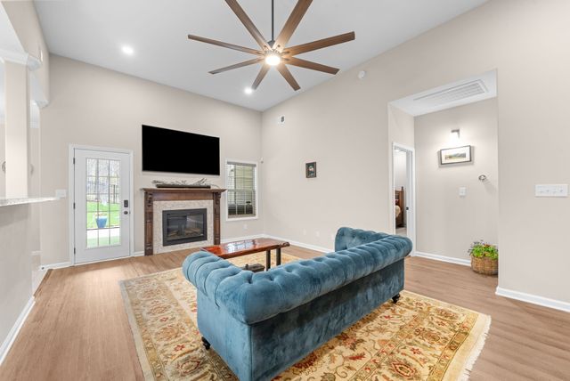 368 Barry Dr, Clarksville, TN 37040