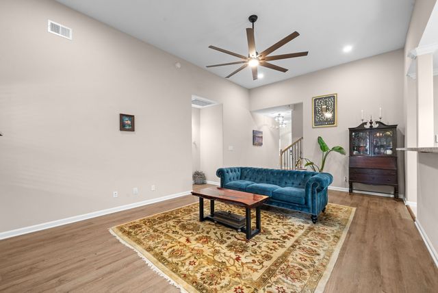 368 Barry Dr, Clarksville, TN 37040