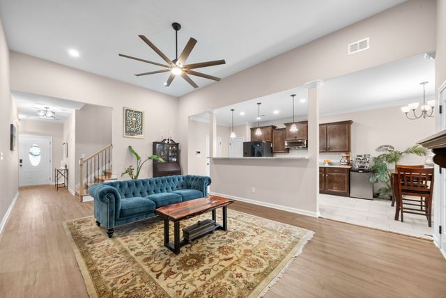 368 Barry Dr, Clarksville, TN 37040