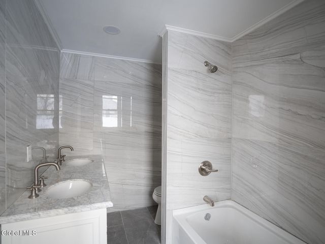 21 Bruen Court, East Greenbush, NY 12144