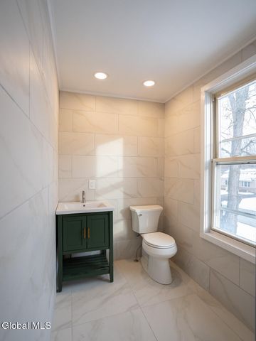 21 Bruen Court, East Greenbush, NY 12144