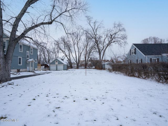 21 Bruen Court, East Greenbush, NY 12144