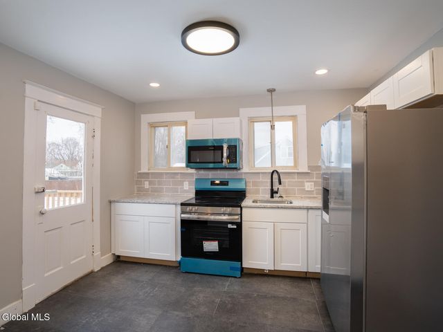 21 Bruen Court, East Greenbush, NY 12144