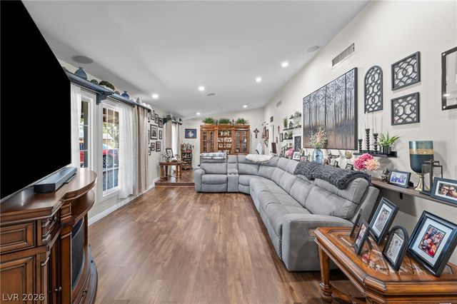 1909 Stonehaven Circle, Las Vegas, NV 89108