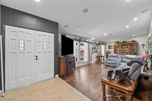 1909 Stonehaven Circle, Las Vegas, NV 89108