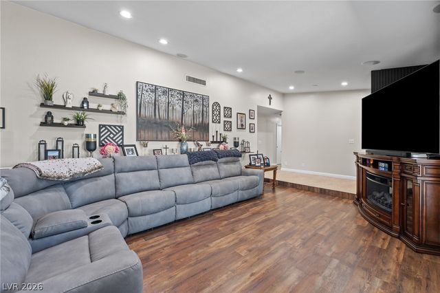 1909 Stonehaven Circle, Las Vegas, NV 89108
