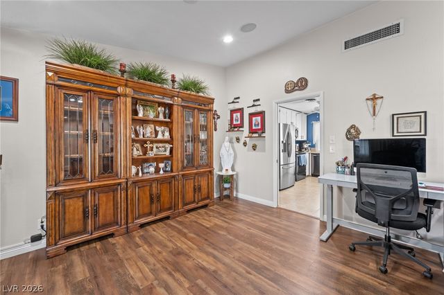 1909 Stonehaven Circle, Las Vegas, NV 89108