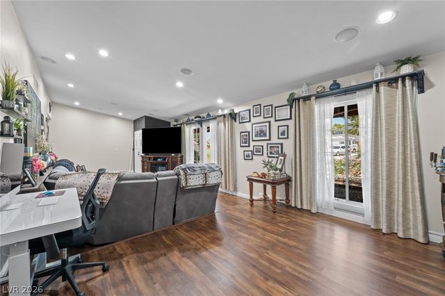 1909 Stonehaven Circle, Las Vegas, NV 89108