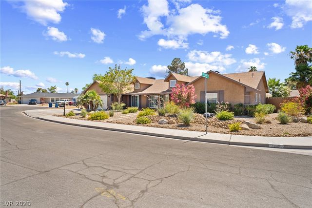 1909 Stonehaven Circle, Las Vegas, NV 89108