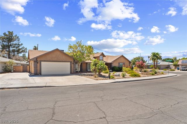 1909 Stonehaven Circle, Las Vegas, NV 89108