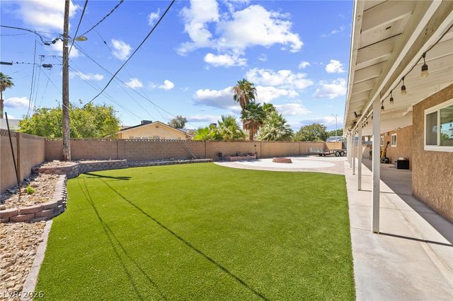 1909 Stonehaven Circle, Las Vegas, NV 89108