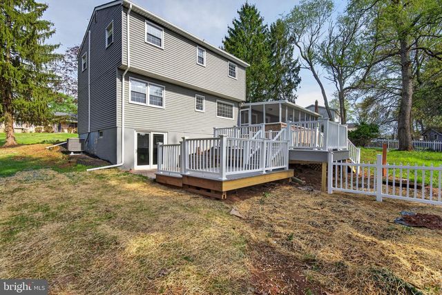 25 MULLIGAN DR, Etters, PA 17319