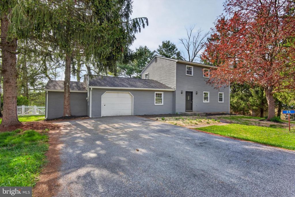 25 MULLIGAN DR, Etters, PA 17319