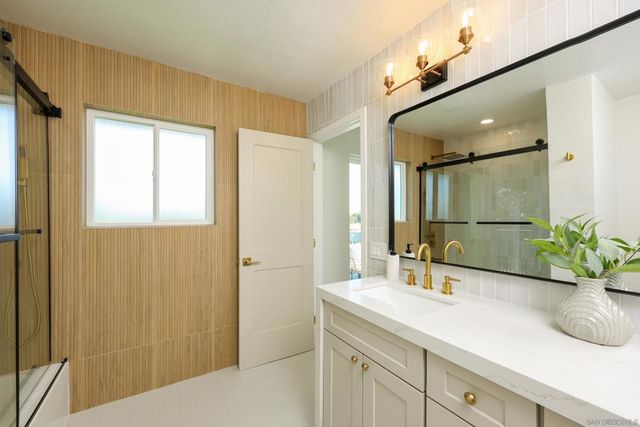 660 Santa Fe Dr., Encinitas, CA 92024