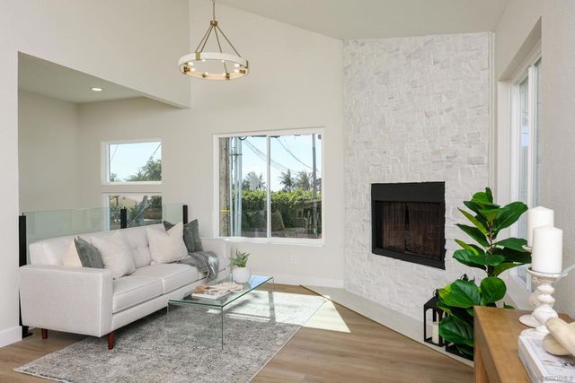 660 Santa Fe Dr., Encinitas, CA 92024