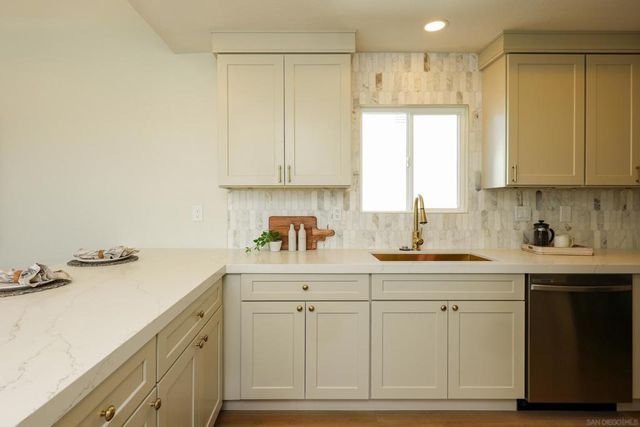 660 Santa Fe Dr., Encinitas, CA 92024